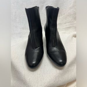 Women's DKNY heeled black boots Like new sz. 7.5